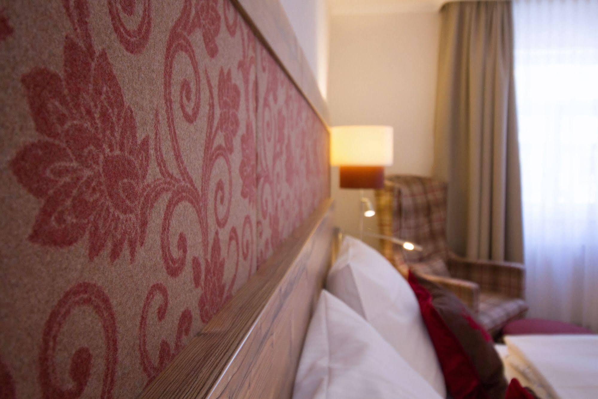 Romantik Hotel Schubert เลาเทอร์บาค ภายนอก รูปภาพ